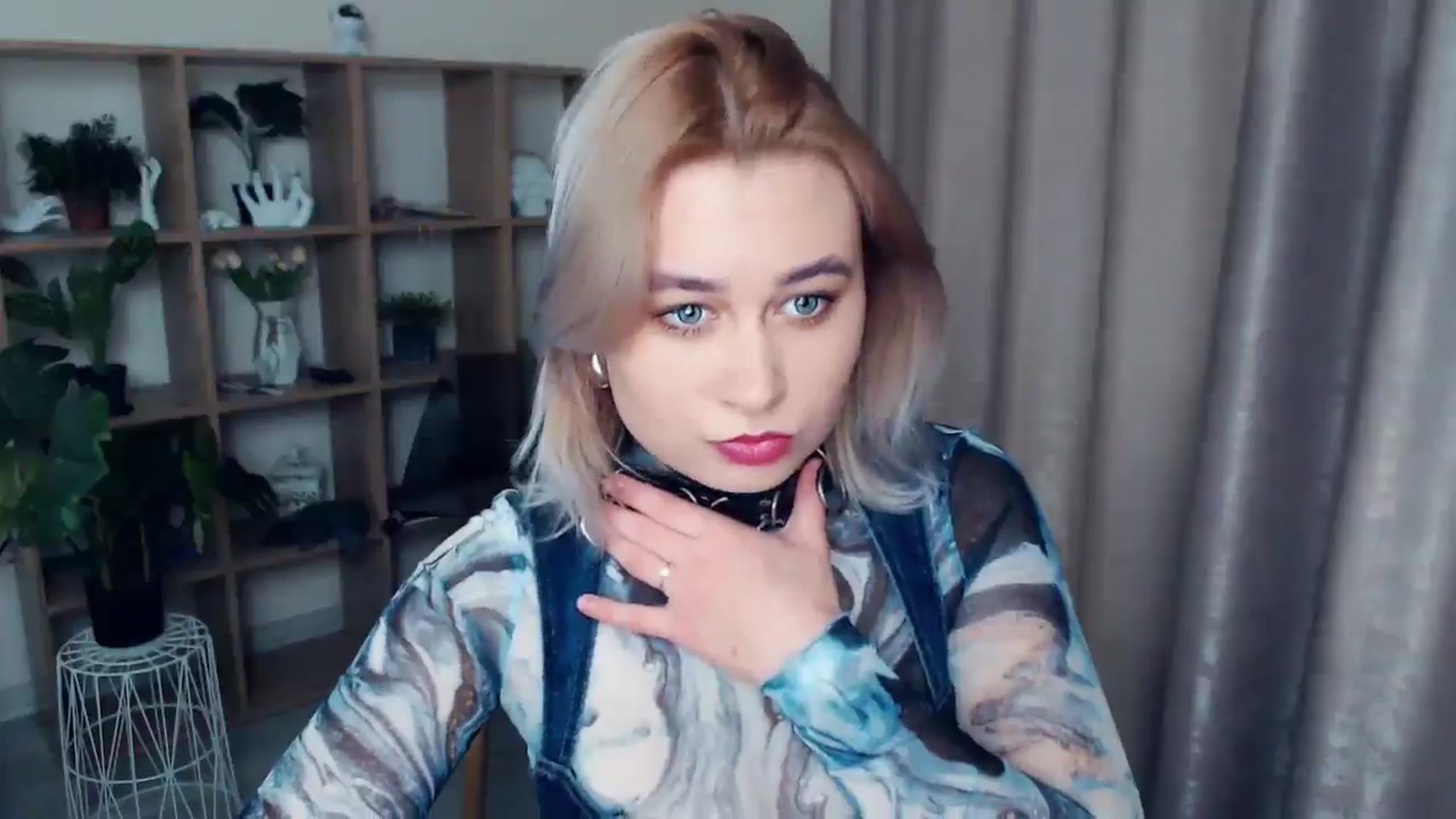 Gallery image thumbnail from Kukla_kolduna's myfreecams stream on, 12/18/2024, 17:31 image 6 of 20