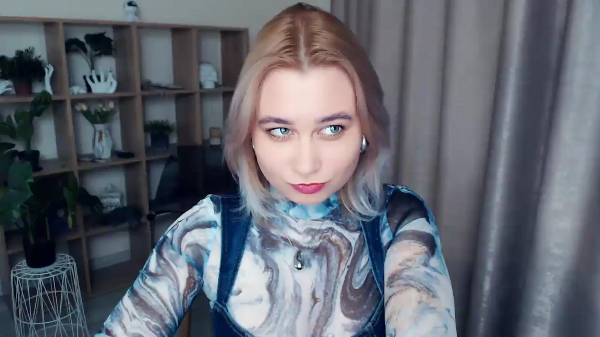 Gallery image thumbnail from Kukla_kolduna's myfreecams stream on, 12/18/2024, 17:31 image 18 of 20
