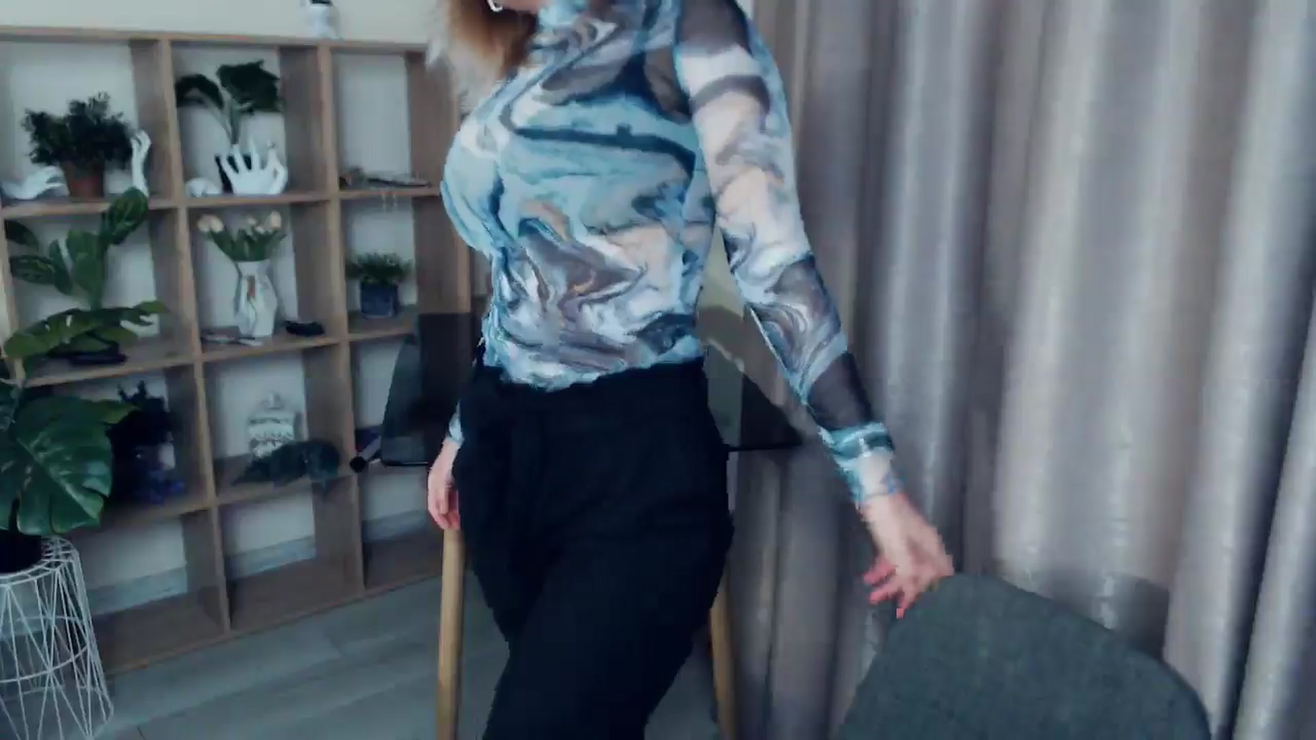 Gallery image thumbnail from Kukla_kolduna's myfreecams stream on, 12/20/2024, 18:11 image 5 of 20