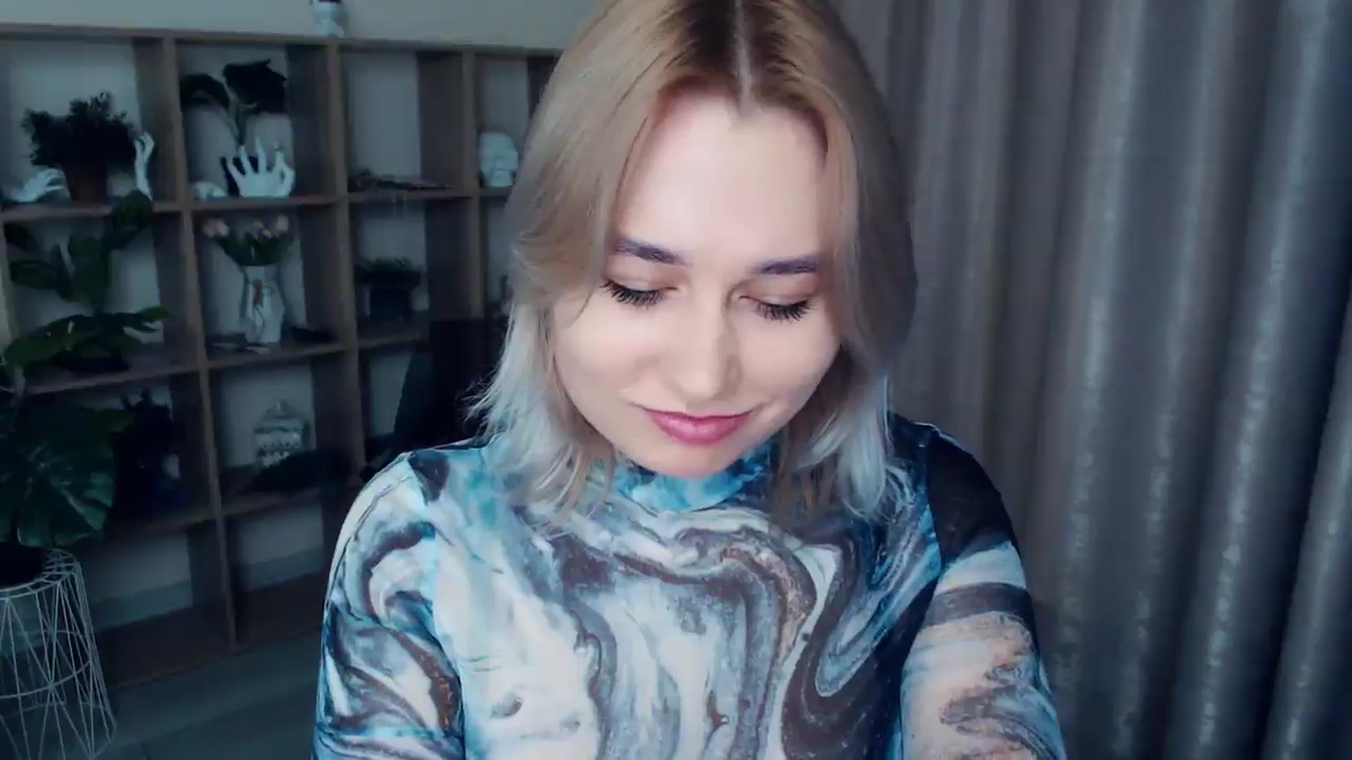 Gallery image thumbnail from Kukla_kolduna's myfreecams stream on, 12/20/2024, 18:11 image 12 of 20
