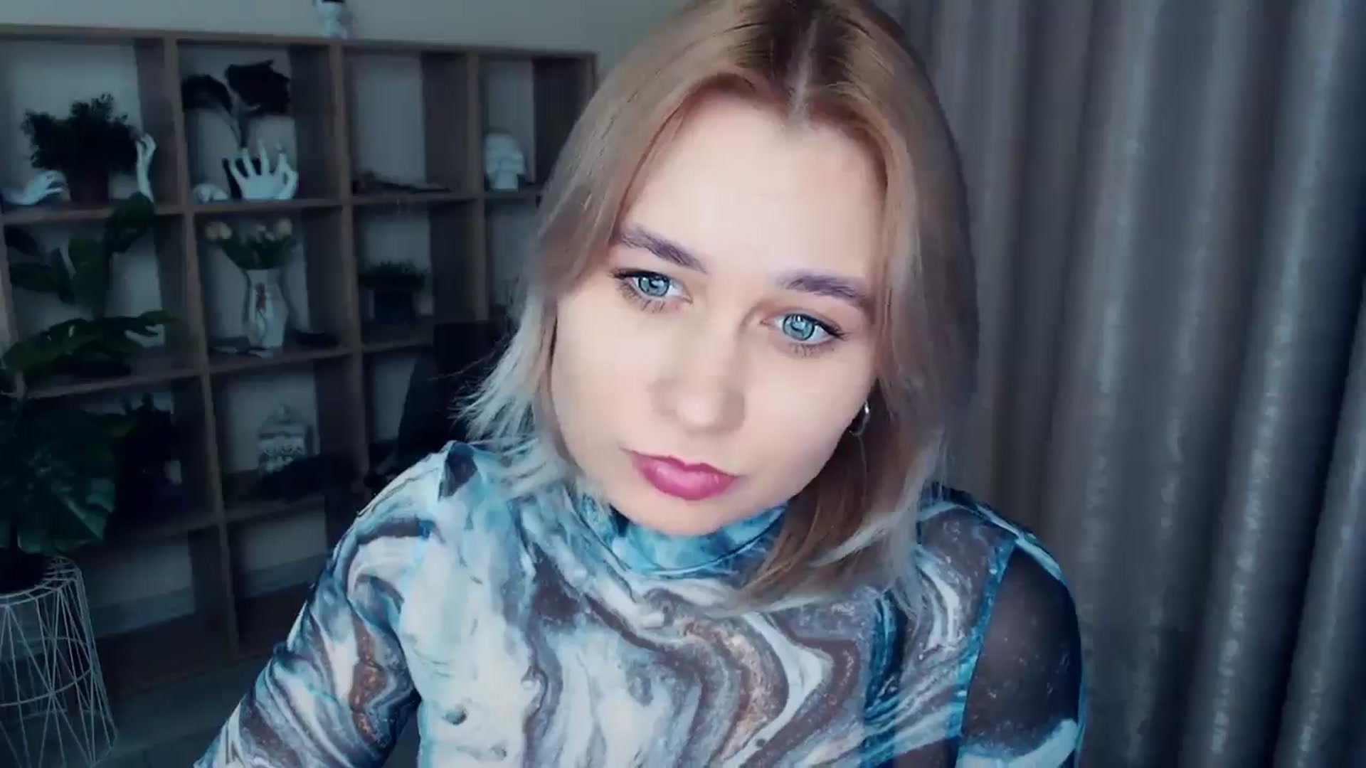 Gallery image thumbnail from Kukla_kolduna's myfreecams stream on, 12/20/2024, 18:11 image 9 of 20