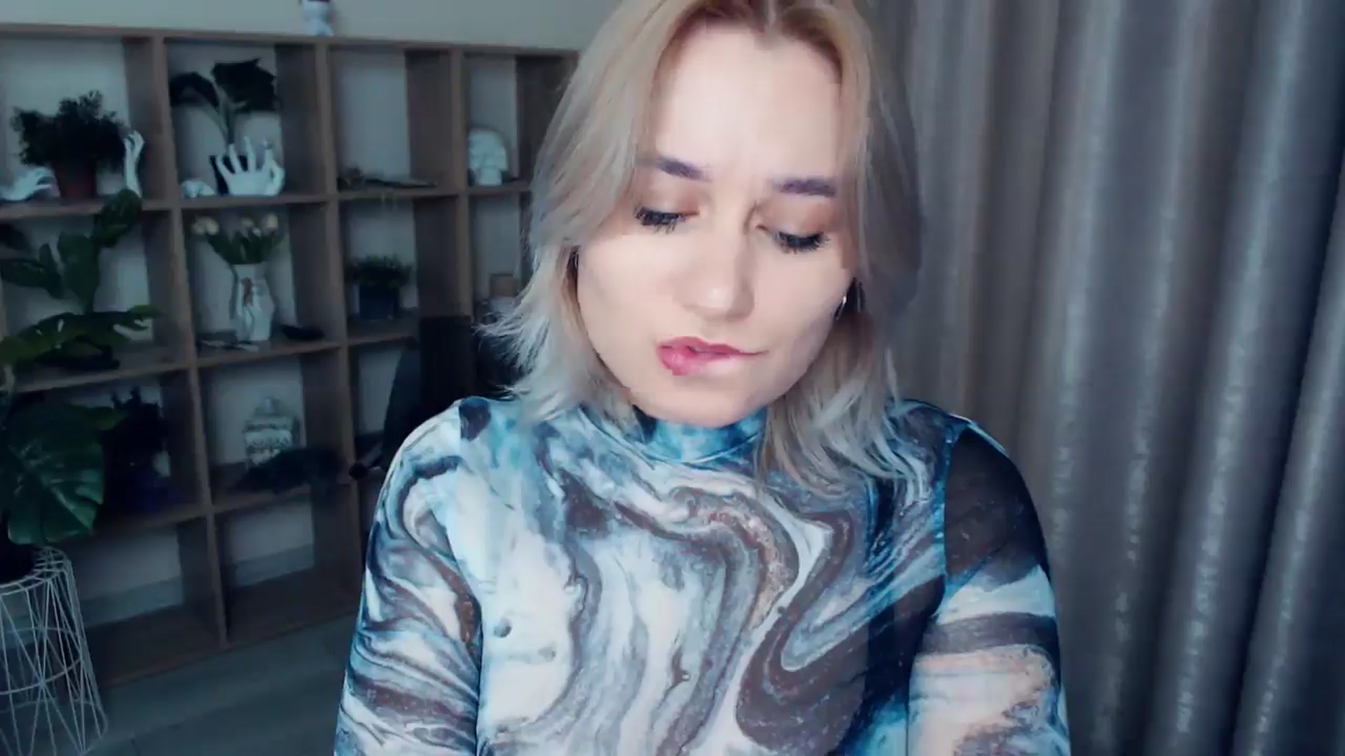 Gallery image thumbnail from Kukla_kolduna's myfreecams stream on, 12/20/2024, 18:11 image 17 of 20