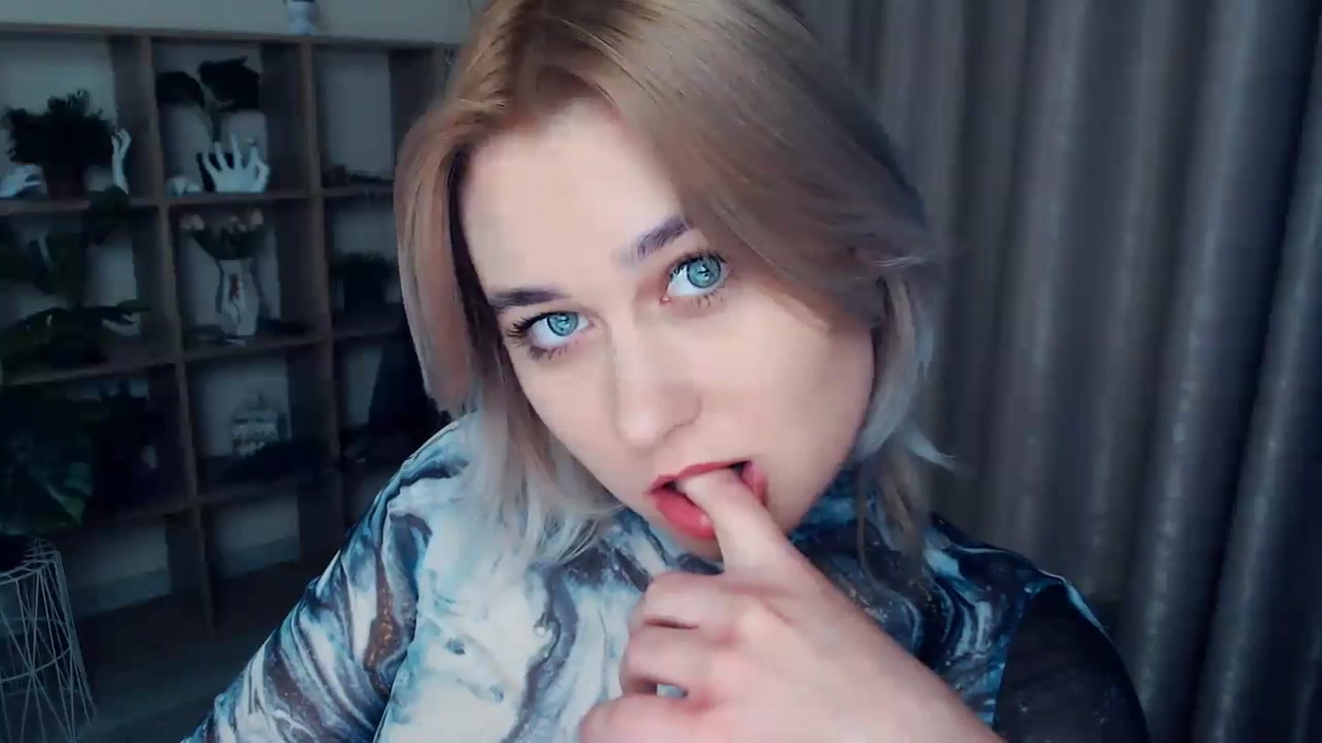 Gallery image thumbnail from Kukla_kolduna's myfreecams stream on, 12/20/2024, 19:08 image 17 of 20