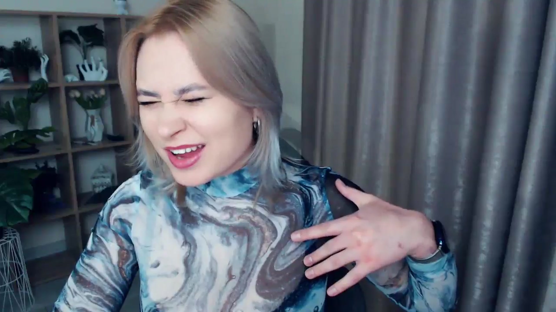 Gallery image thumbnail from Kukla_kolduna's myfreecams stream on, 12/20/2024, 19:08 image 2 of 20
