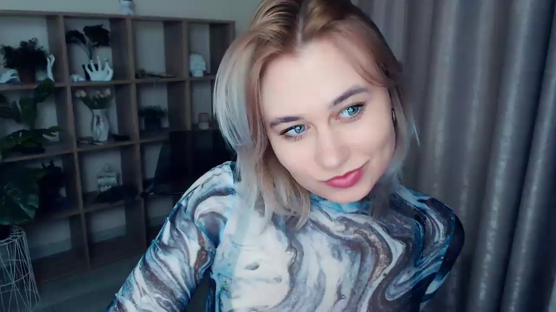 Gallery image thumbnail from Kukla_kolduna's myfreecams stream on, 12/20/2024, 19:08 image 12 of 20