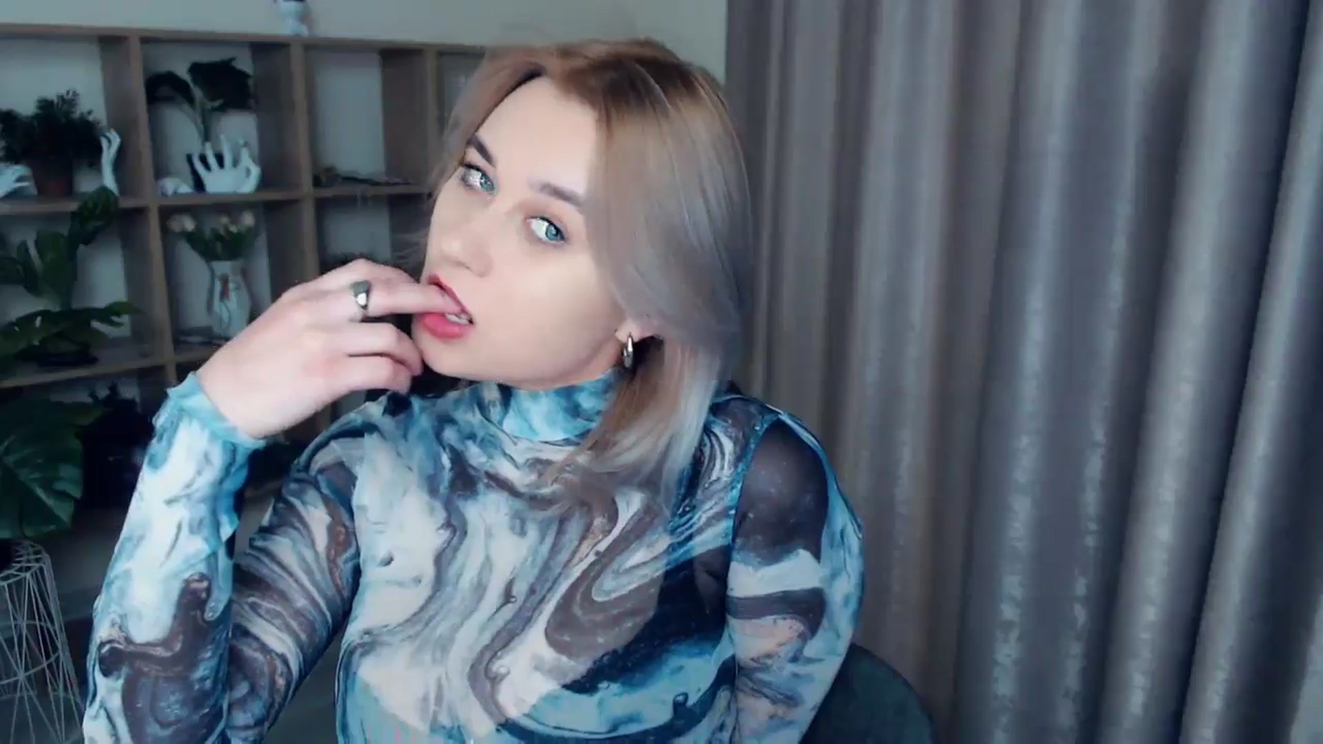Gallery image thumbnail from Kukla_kolduna's myfreecams stream on, 12/20/2024, 19:08 image 4 of 20