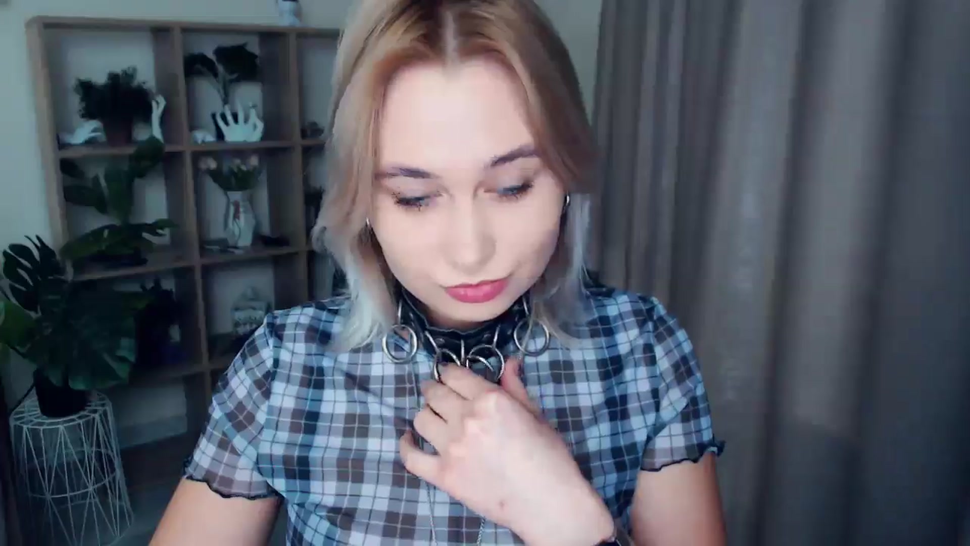 Gallery image thumbnail from Kukla_kolduna's myfreecams stream on, 12/21/2024, 17:00 image 8 of 20