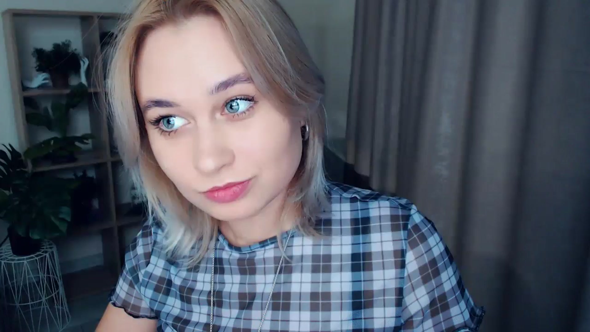 Gallery image thumbnail from Kukla_kolduna's myfreecams stream on, 12/21/2024, 17:00 image 19 of 20