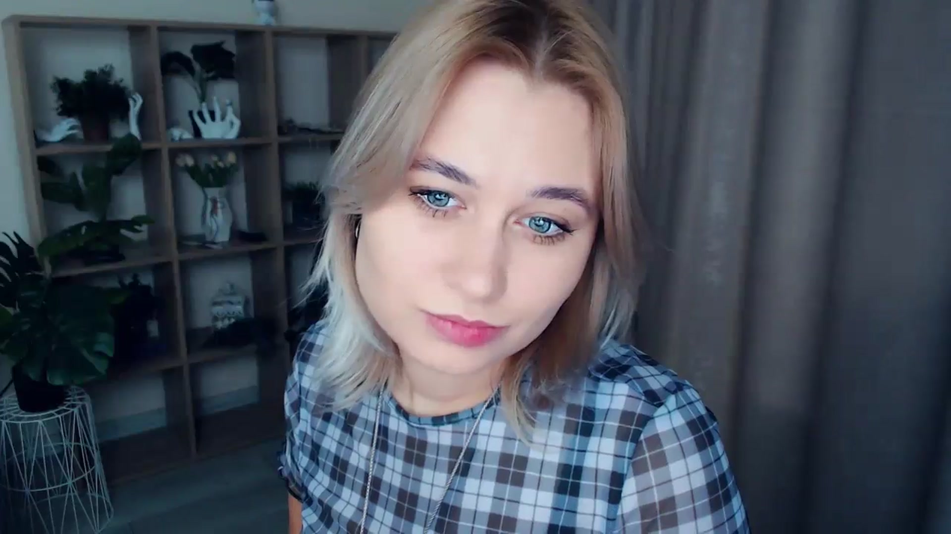 Gallery image thumbnail from Kukla_kolduna's myfreecams stream on, 12/21/2024, 17:00 image 16 of 20