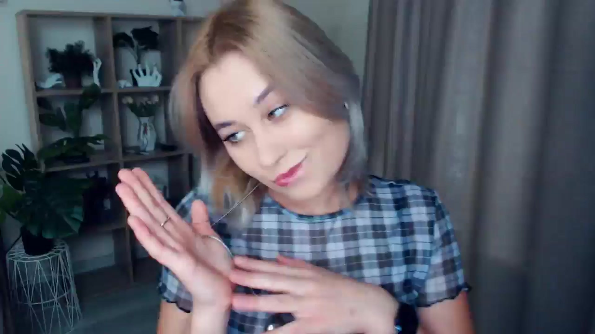 Gallery image thumbnail from Kukla_kolduna's myfreecams stream on, 12/21/2024, 17:00 image 9 of 20
