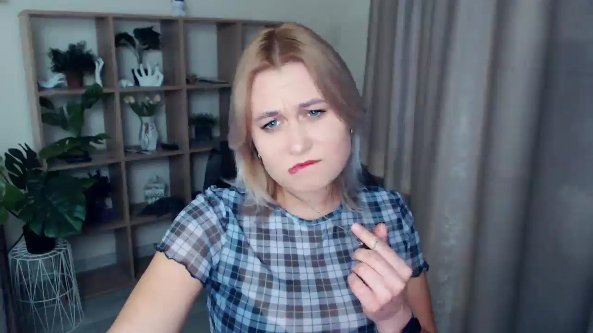 Gallery image thumbnail from Kukla_kolduna's myfreecams stream on, 12/21/2024, 17:00 image 14 of 20