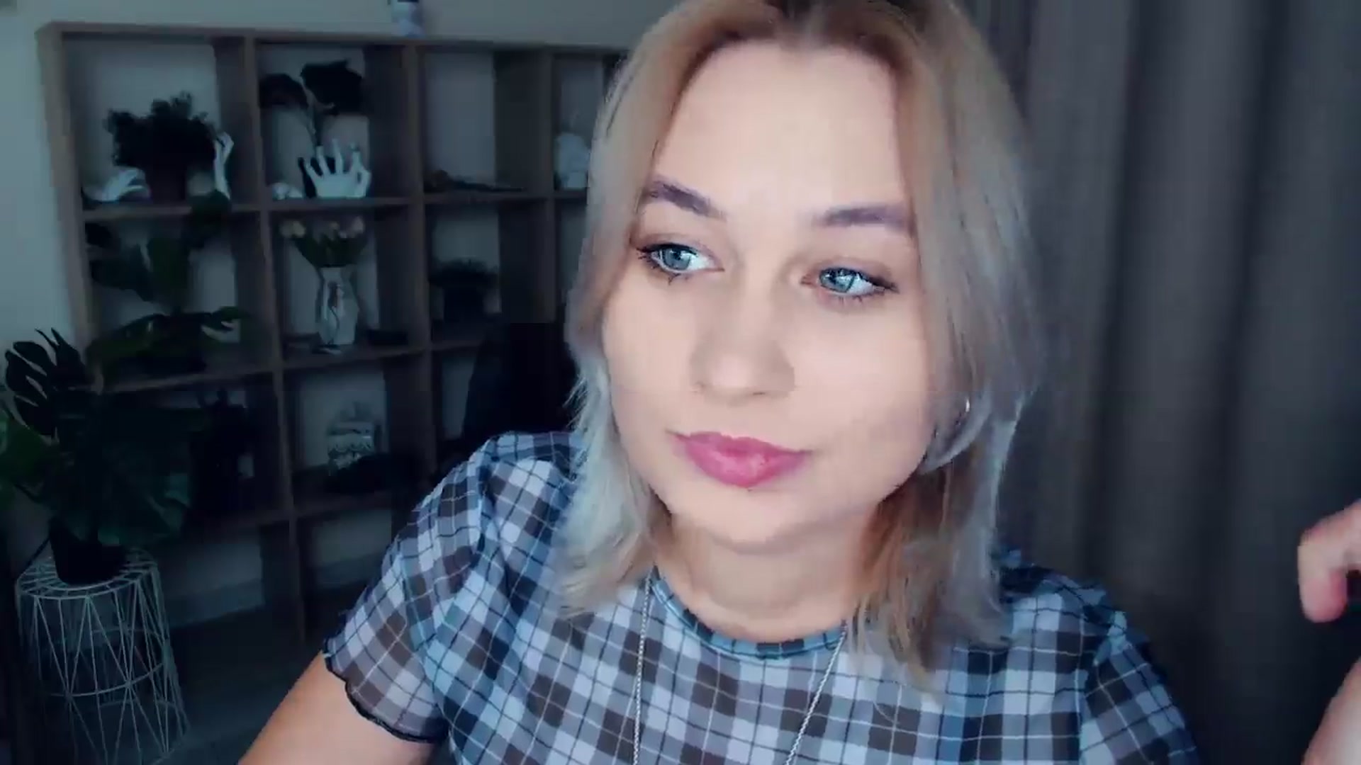 Gallery image thumbnail from Kukla_kolduna's myfreecams stream on, 12/21/2024, 17:00 image 4 of 20
