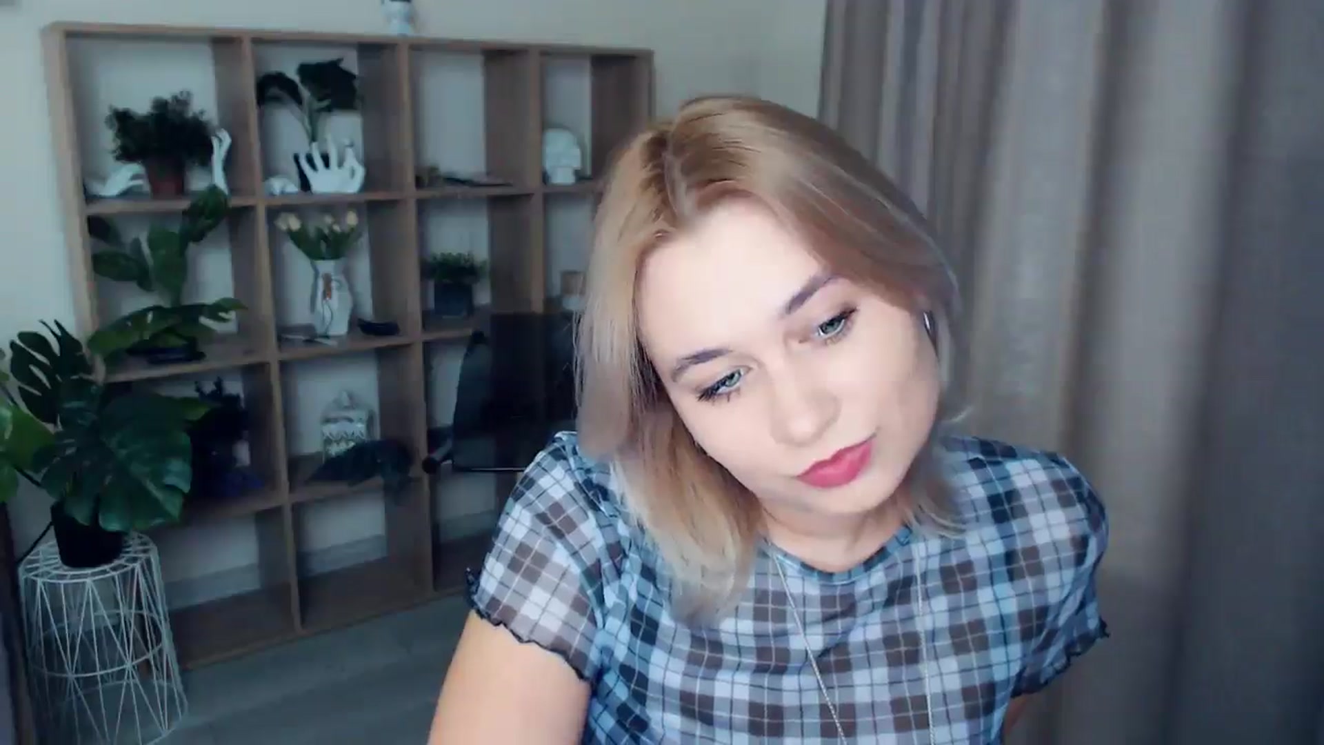 Gallery image thumbnail from Kukla_kolduna's myfreecams stream on, 12/21/2024, 17:00 image 15 of 20
