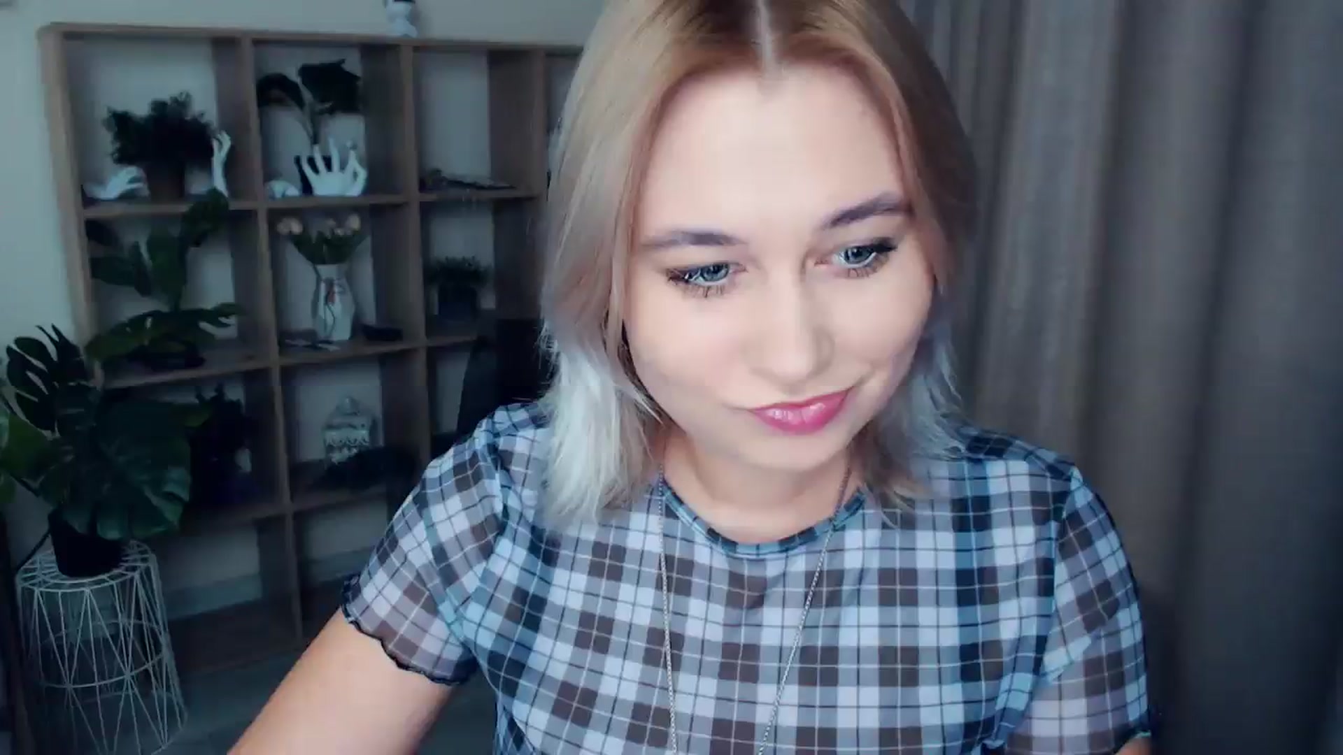 Gallery image thumbnail from Kukla_kolduna's myfreecams stream on, 12/21/2024, 17:00 image 1 of 20