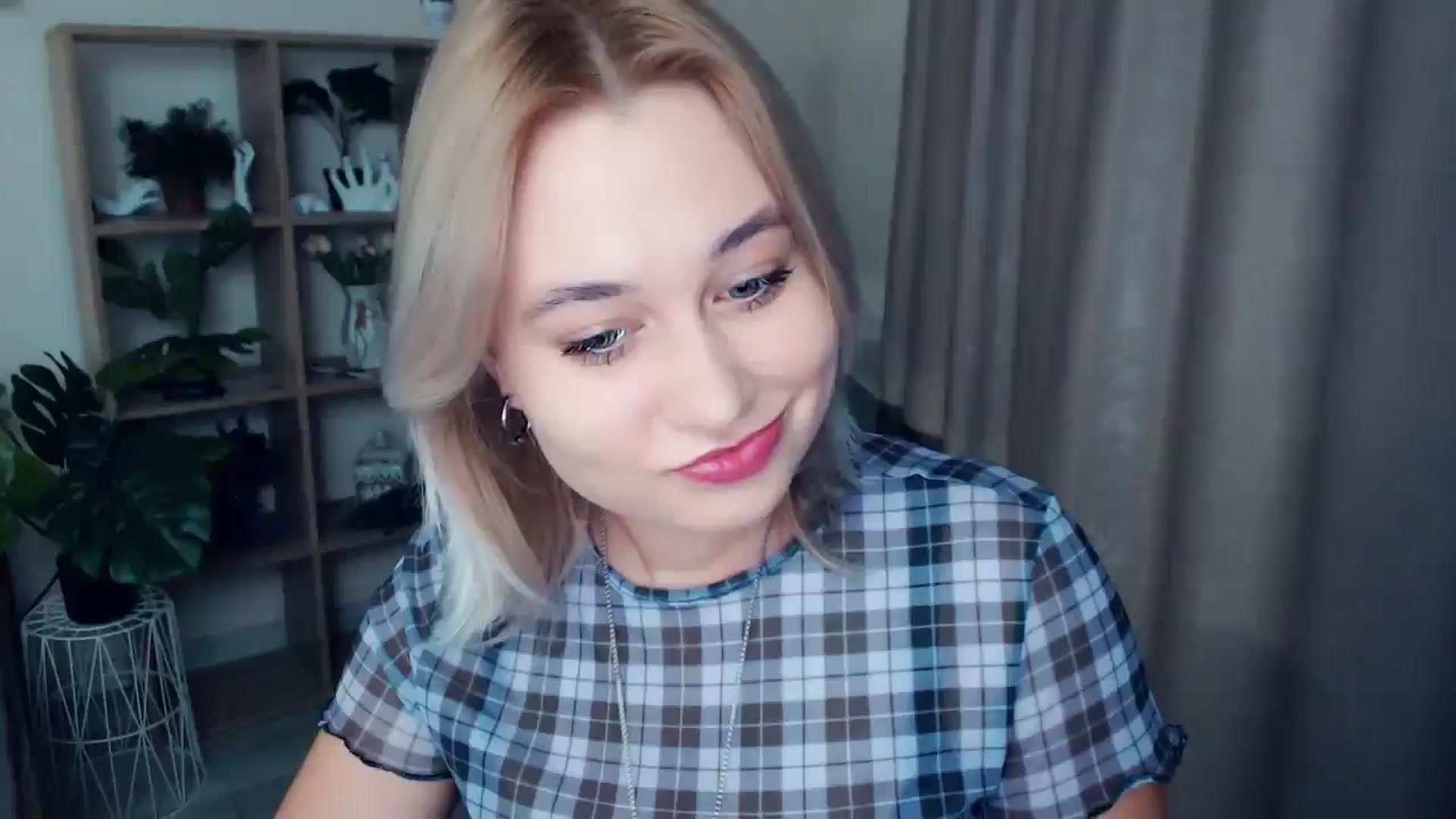 Gallery image thumbnail from Kukla_kolduna's myfreecams stream on, 12/21/2024, 17:00 image 11 of 20