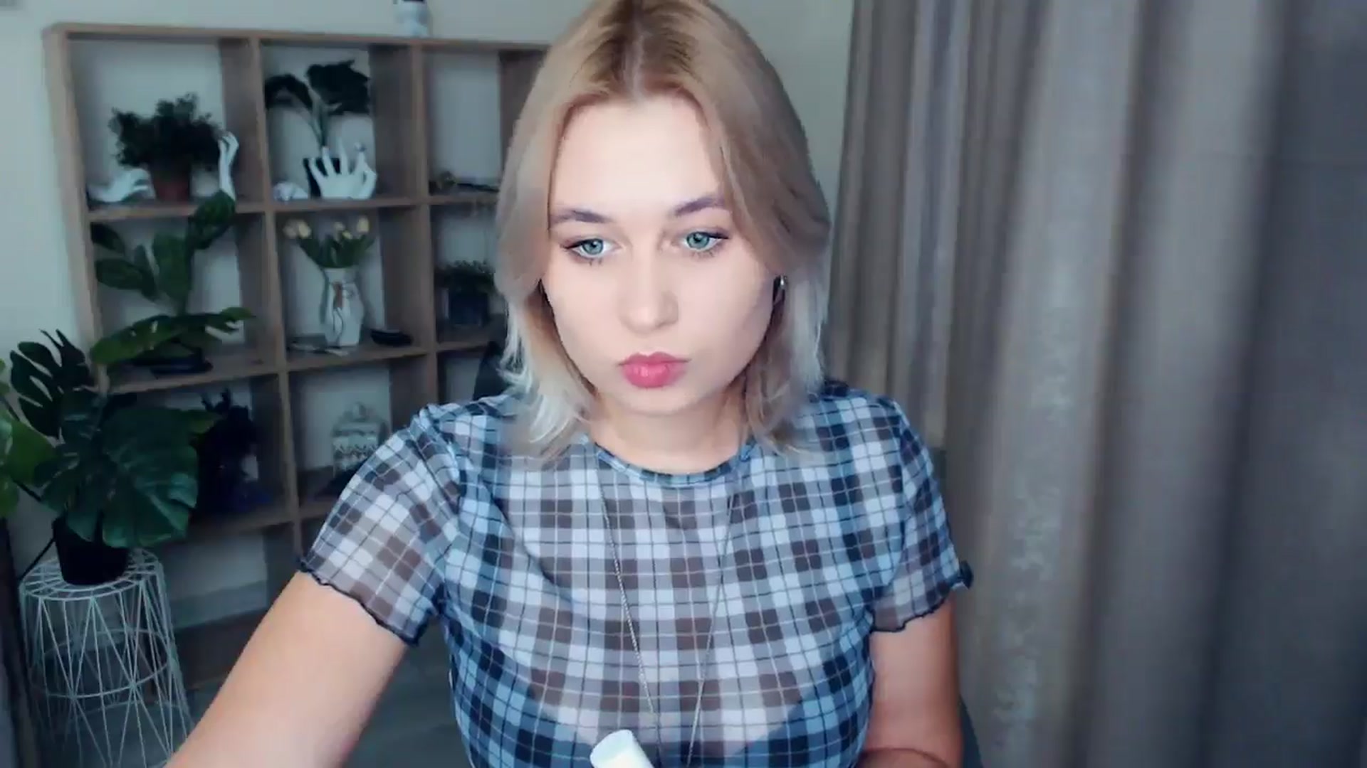Gallery image thumbnail from Kukla_kolduna's myfreecams stream on, 12/21/2024, 17:00 image 13 of 20