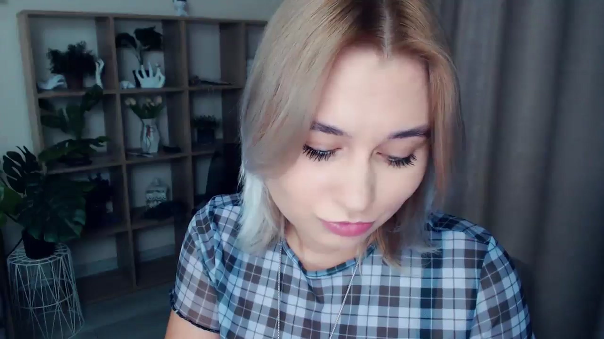 Gallery image thumbnail from Kukla_kolduna's myfreecams stream on, 12/21/2024, 17:00 image 3 of 20