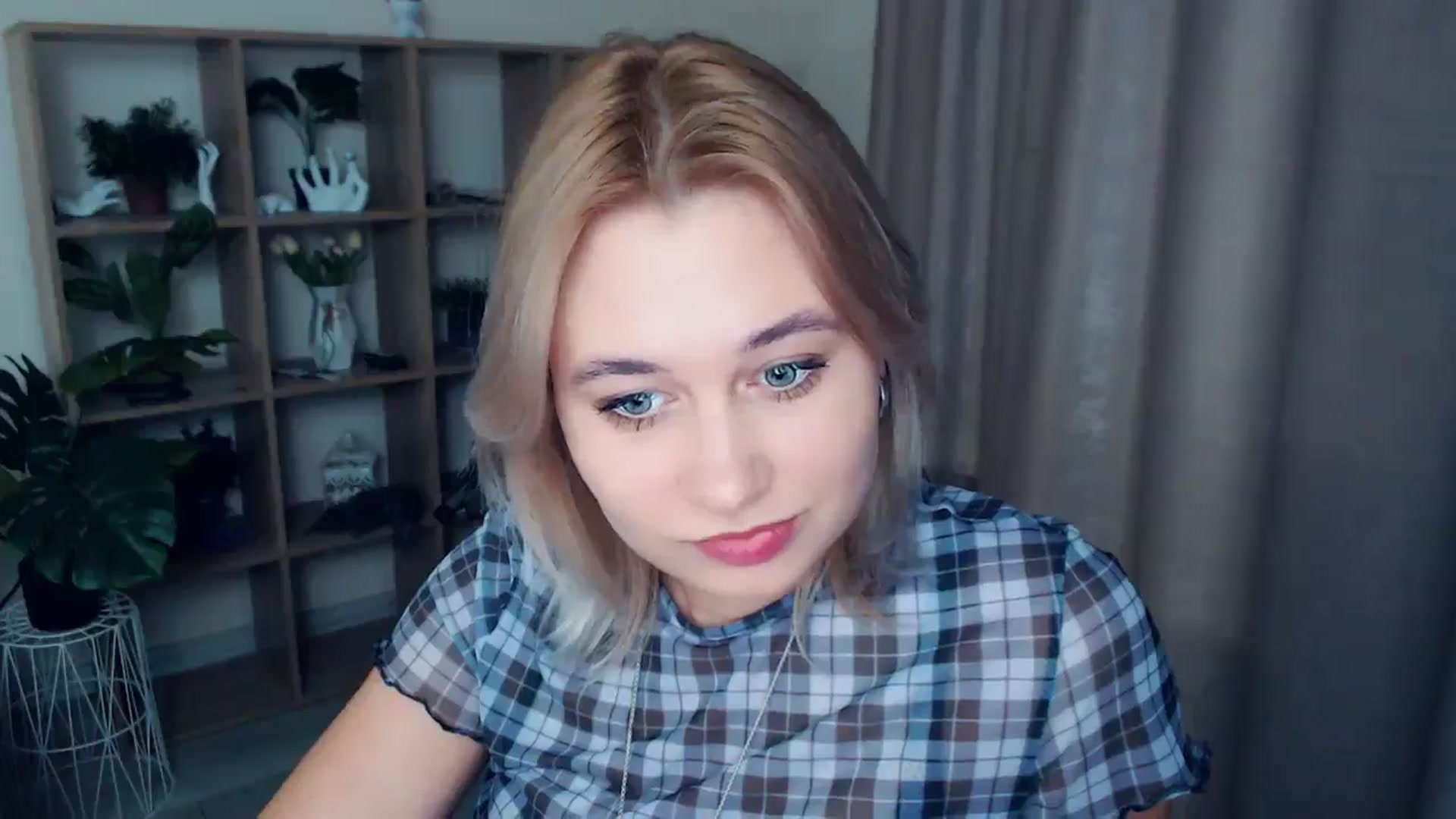 Gallery image thumbnail from Kukla_kolduna's myfreecams stream on, 12/21/2024, 17:00 image 18 of 20