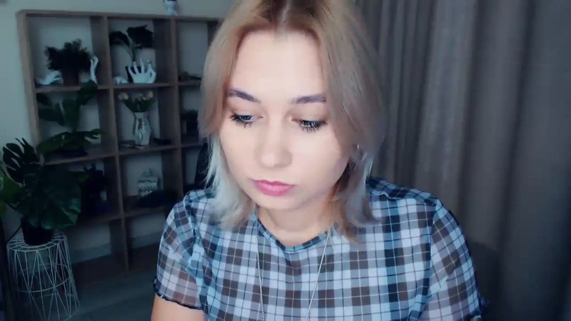 Gallery image thumbnail from Kukla_kolduna's myfreecams stream on, 12/21/2024, 17:00 image 2 of 20