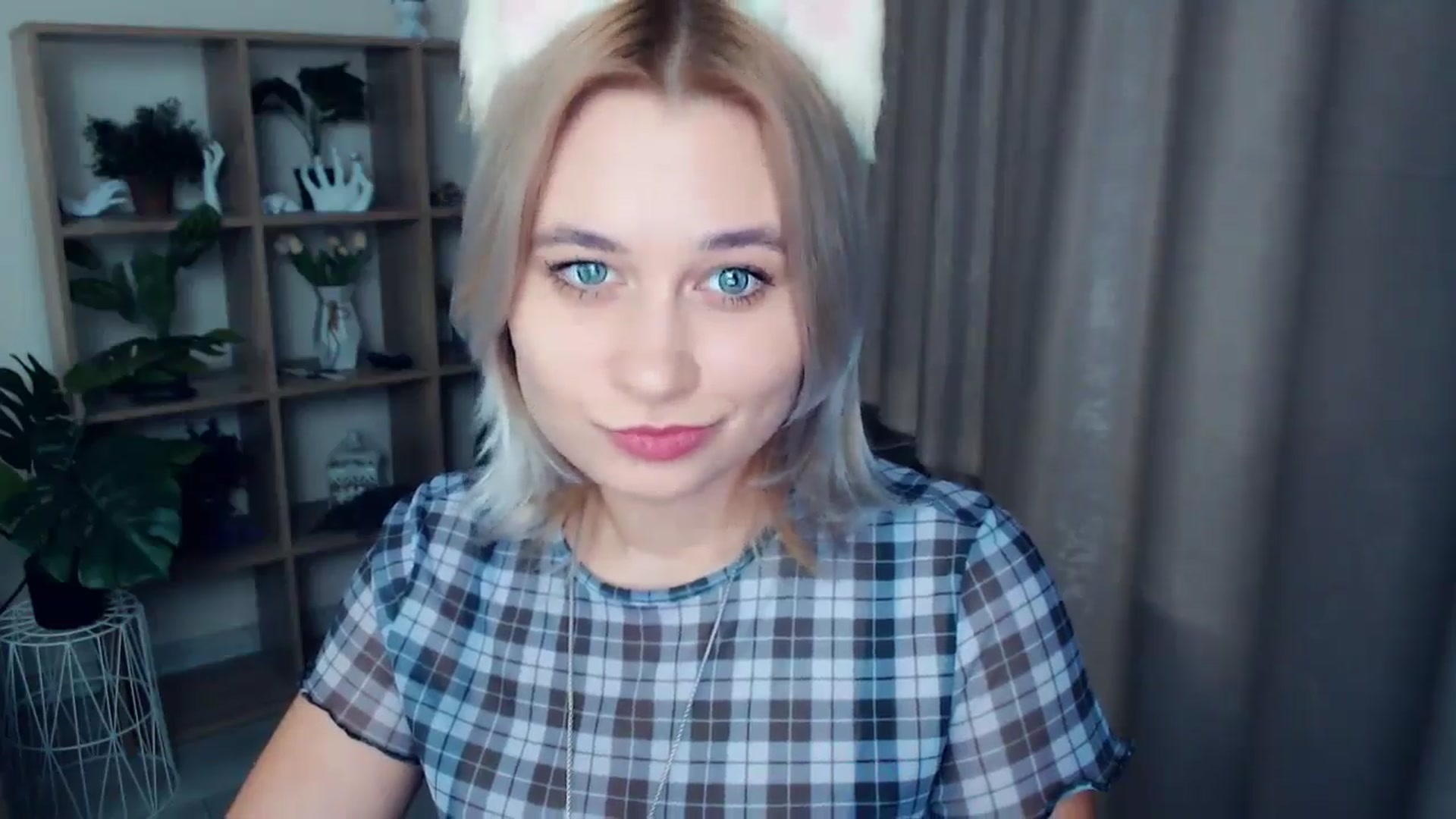 Gallery image thumbnail from Kukla_kolduna's myfreecams stream on, 12/21/2024, 18:55 image 11 of 20