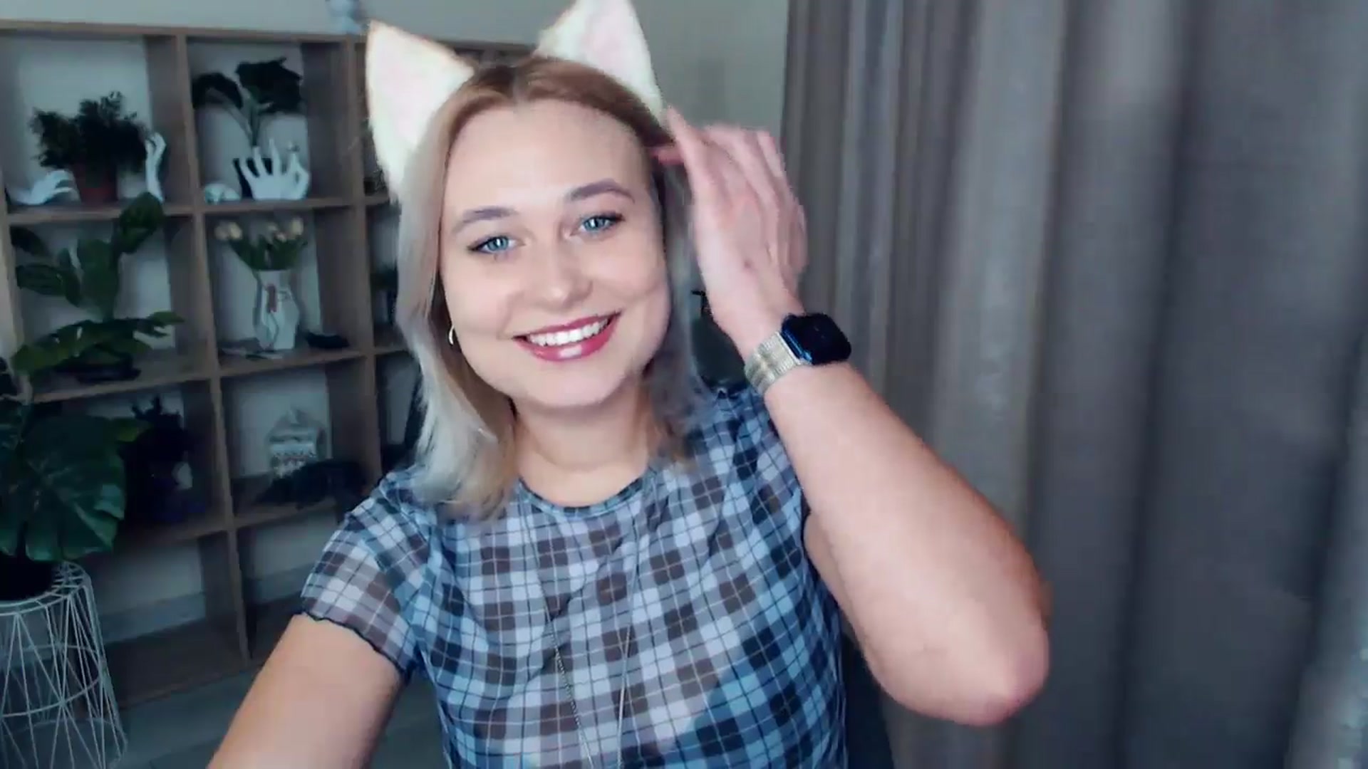 Gallery image thumbnail from Kukla_kolduna's myfreecams stream on, 12/21/2024, 18:55 image 13 of 20