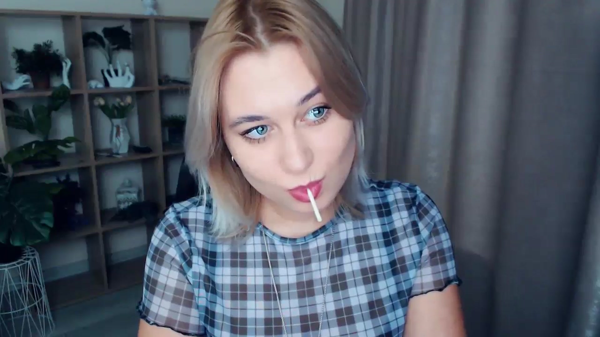 Gallery image thumbnail from Kukla_kolduna's myfreecams stream on, 12/21/2024, 18:55 image 15 of 20