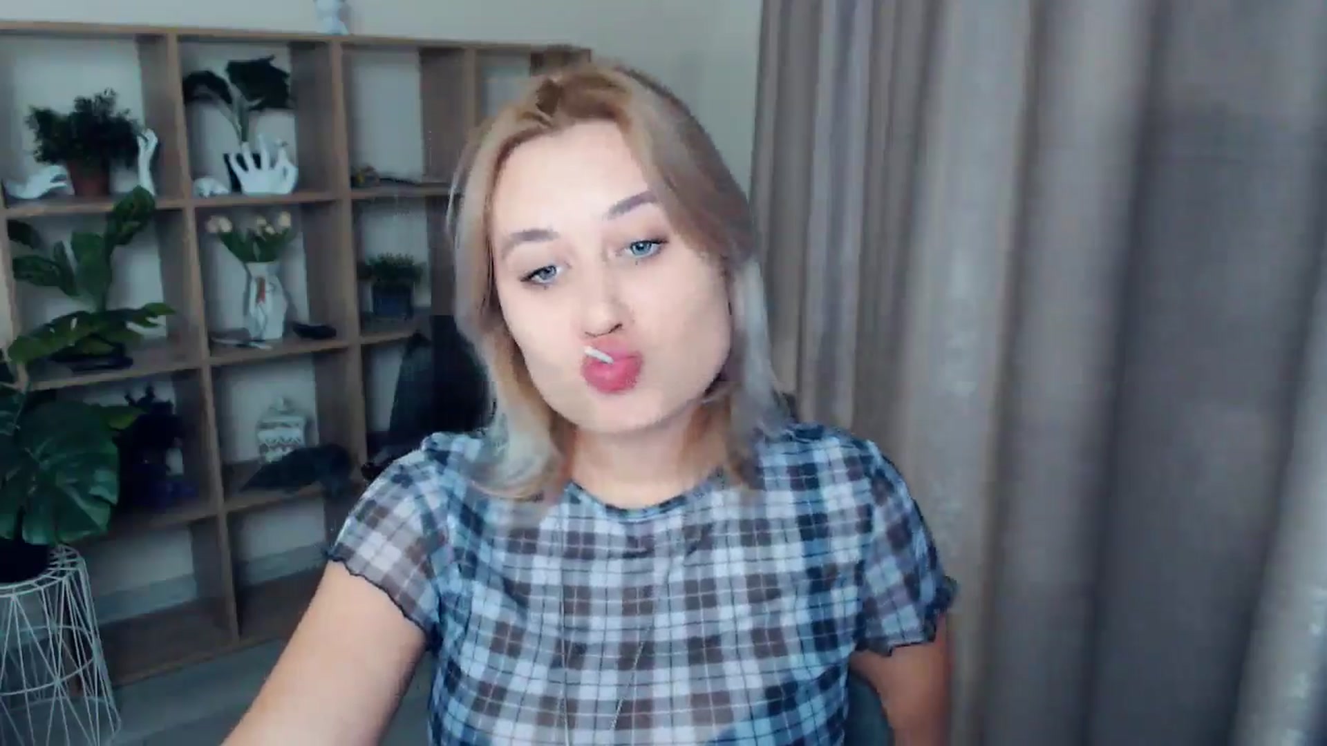 Gallery image thumbnail from Kukla_kolduna's myfreecams stream on, 12/21/2024, 18:55 image 17 of 20