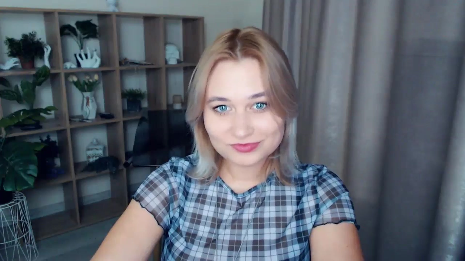 Gallery image thumbnail from Kukla_kolduna's myfreecams stream on, 12/21/2024, 18:55 image 18 of 20