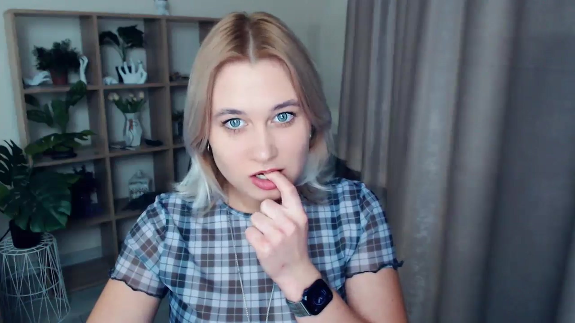 Gallery image thumbnail from Kukla_kolduna's myfreecams stream on, 12/21/2024, 18:55 image 8 of 20