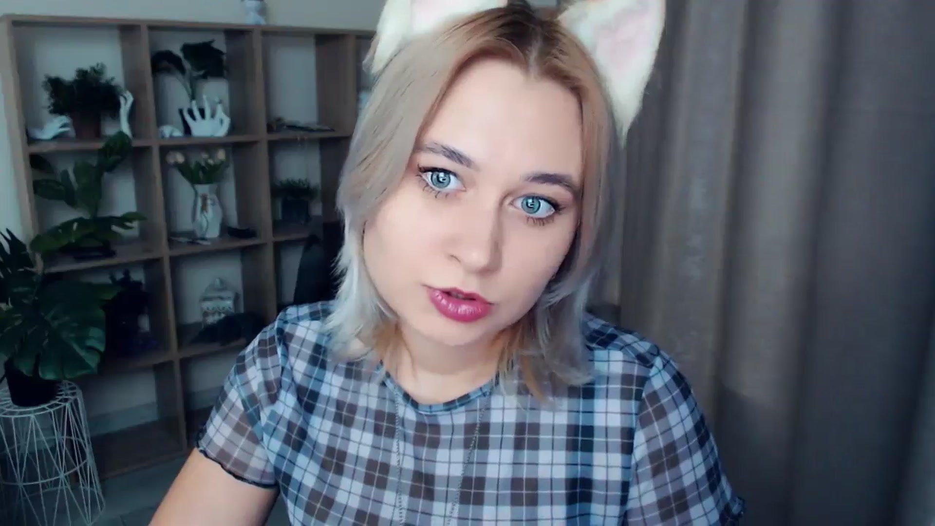 Gallery image thumbnail from Kukla_kolduna's myfreecams stream on, 12/21/2024, 18:55 image 12 of 20