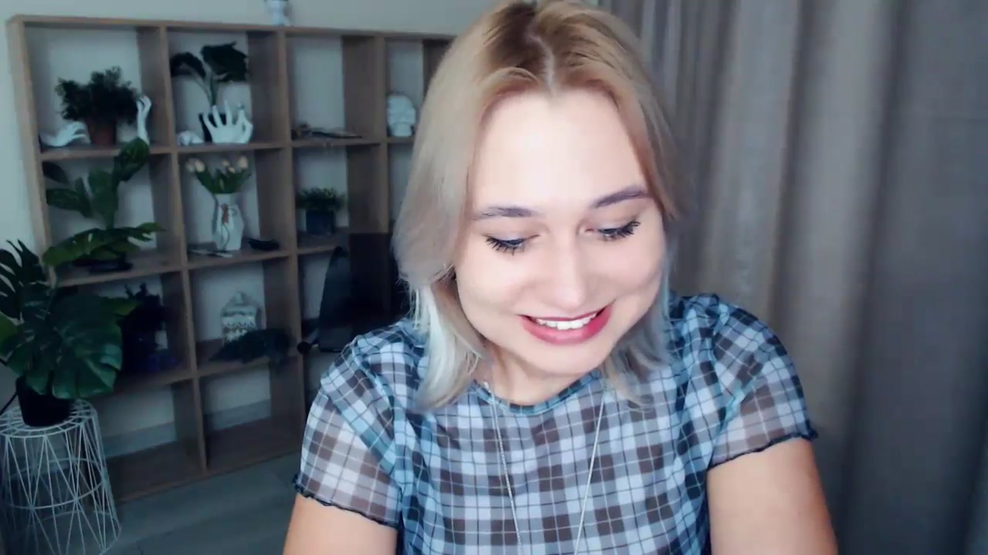 Gallery image thumbnail from Kukla_kolduna's myfreecams stream on, 12/21/2024, 18:55 image 4 of 20