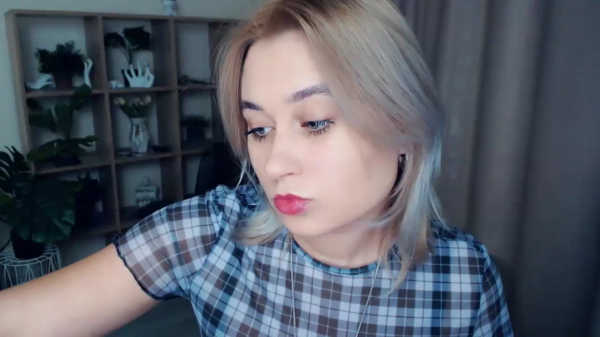 Gallery image thumbnail from Kukla_kolduna's myfreecams stream on, 12/21/2024, 18:55 image 1 of 20