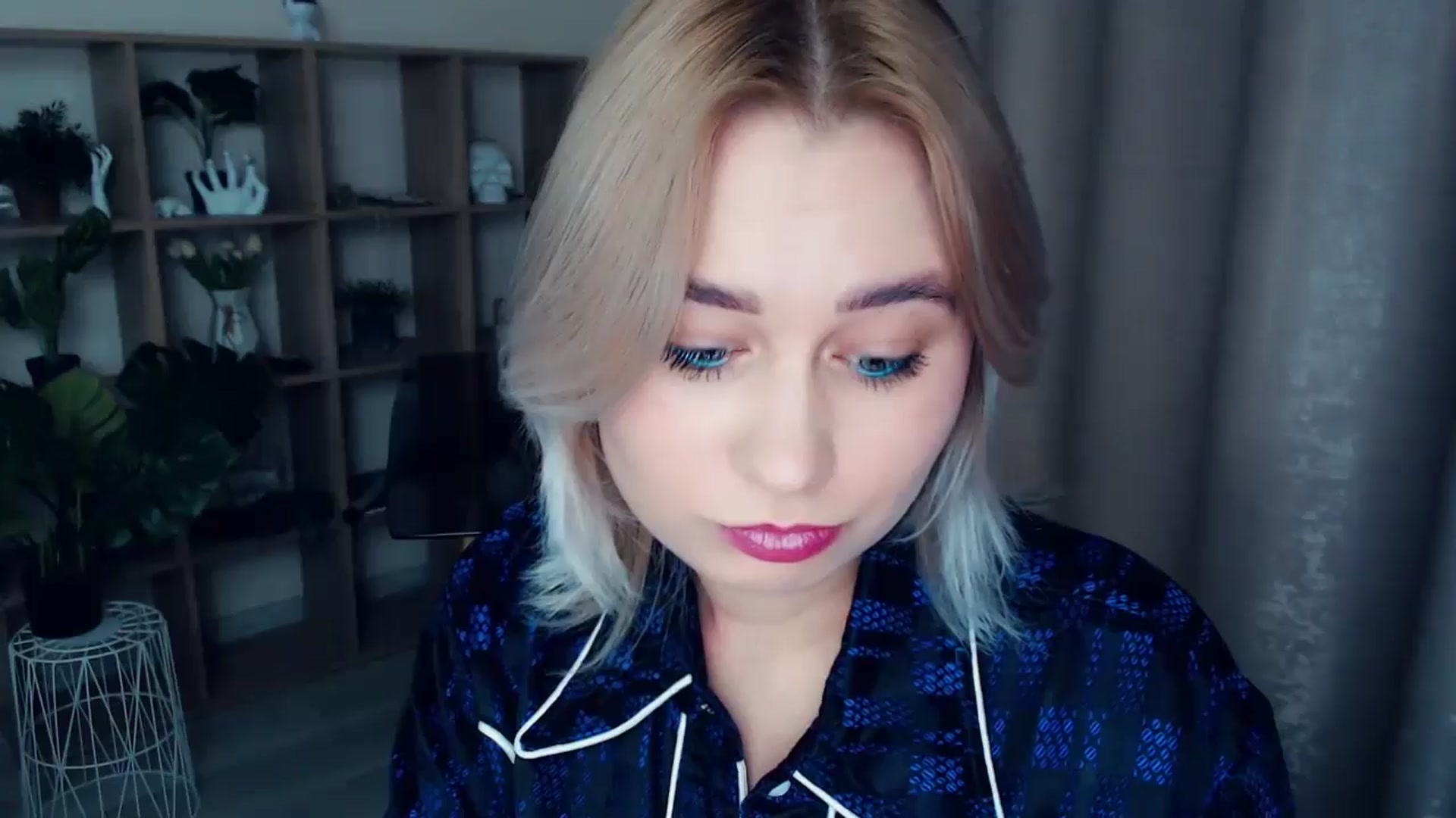 Gallery image thumbnail from Kukla_kolduna's myfreecams stream on, 12/22/2024, 16:22 image 12 of 20