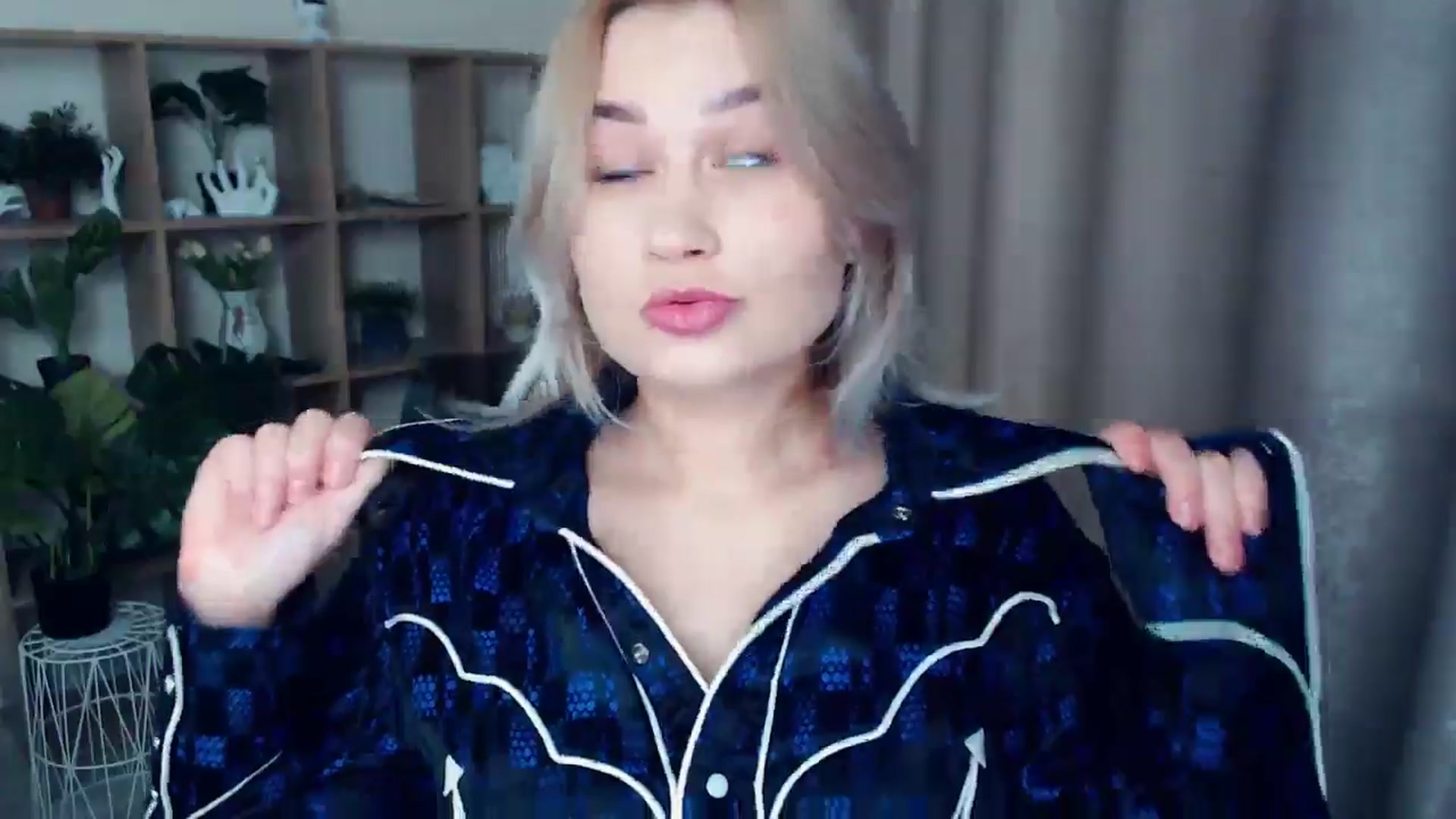 Gallery image thumbnail from Kukla_kolduna's myfreecams stream on, 12/22/2024, 16:22 image 2 of 20