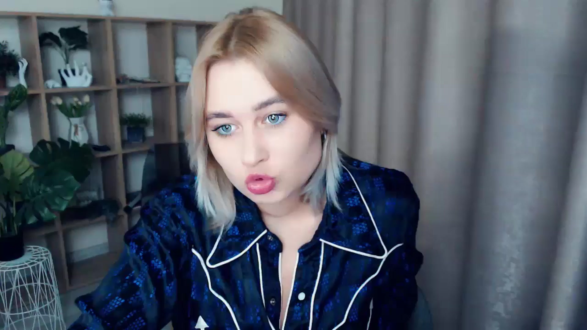 Gallery image thumbnail from Kukla_kolduna's myfreecams stream on, 12/22/2024, 17:13 image 9 of 20