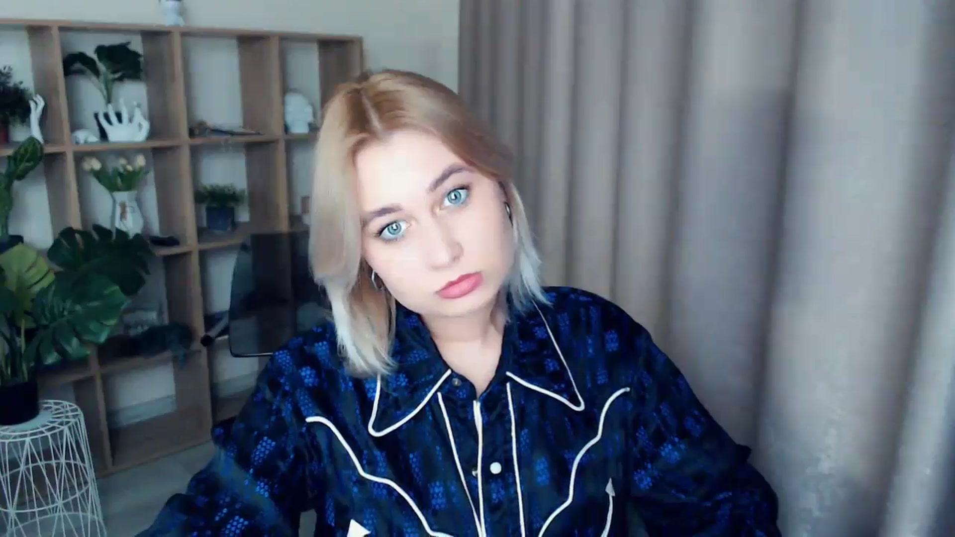 Gallery image thumbnail from Kukla_kolduna's myfreecams stream on, 12/22/2024, 17:13 image 16 of 20