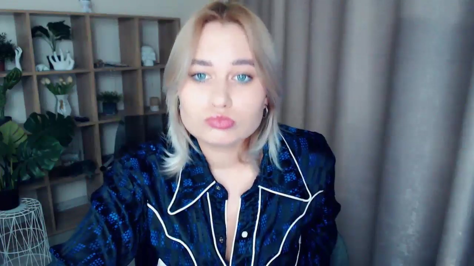 Gallery image thumbnail from Kukla_kolduna's myfreecams stream on, 12/22/2024, 17:13 image 10 of 20
