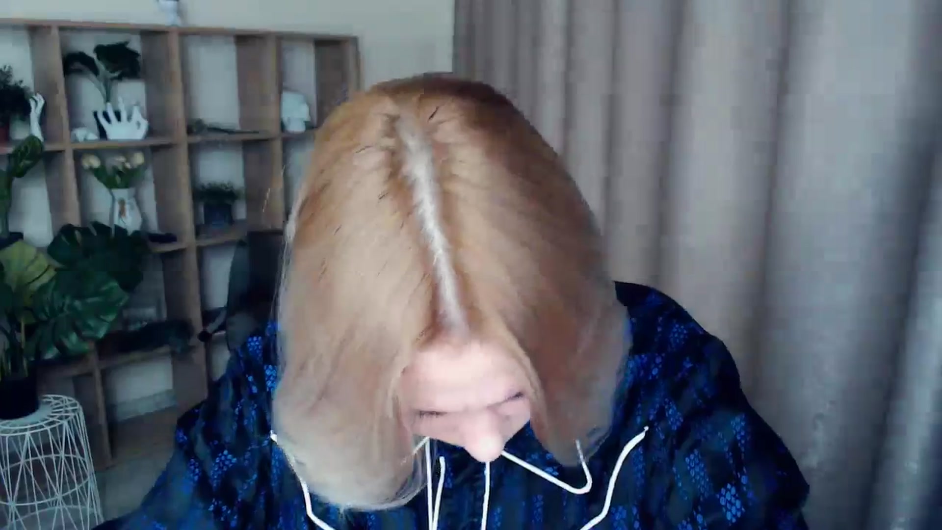 Gallery image thumbnail from Kukla_kolduna's myfreecams stream on, 12/22/2024, 17:13 image 3 of 20