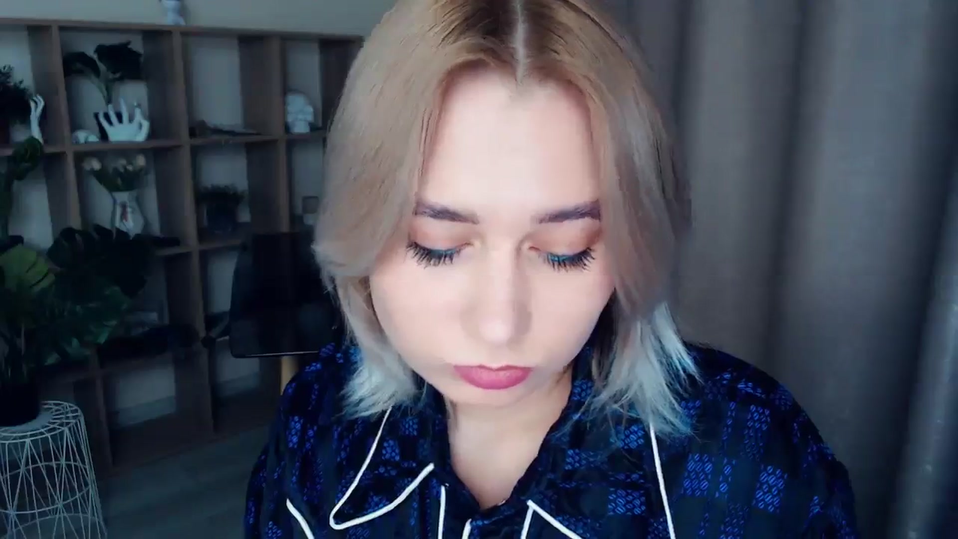 Gallery image thumbnail from Kukla_kolduna's myfreecams stream on, 12/22/2024, 18:36 image 17 of 20
