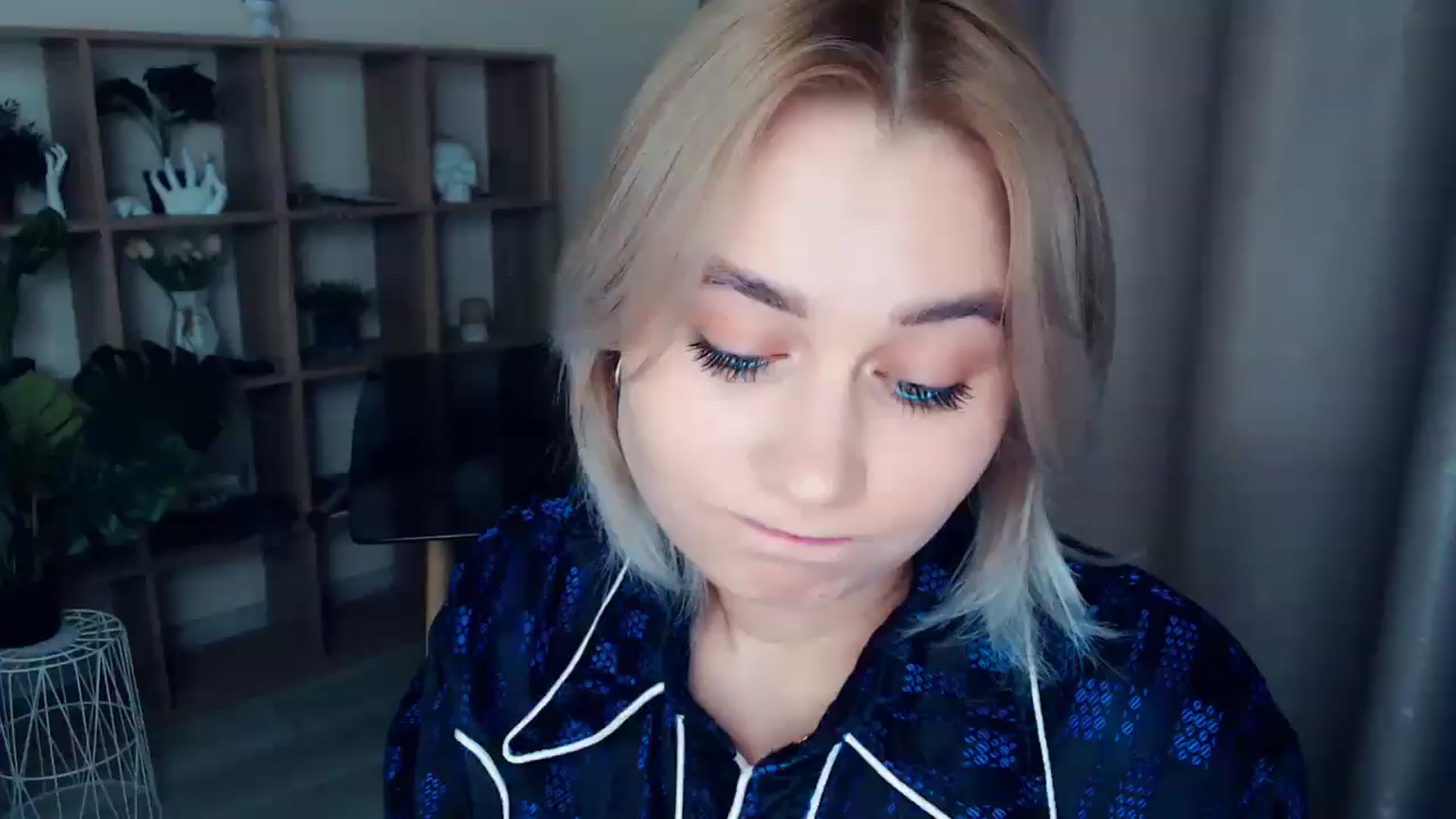 Gallery image thumbnail from Kukla_kolduna's myfreecams stream on, 12/22/2024, 18:36 image 19 of 20