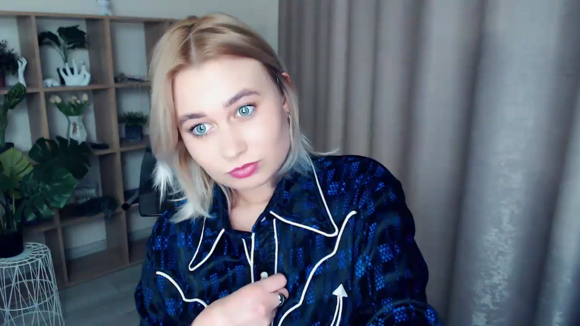 Gallery image thumbnail from Kukla_kolduna's myfreecams stream on, 12/22/2024, 18:36 image 9 of 20
