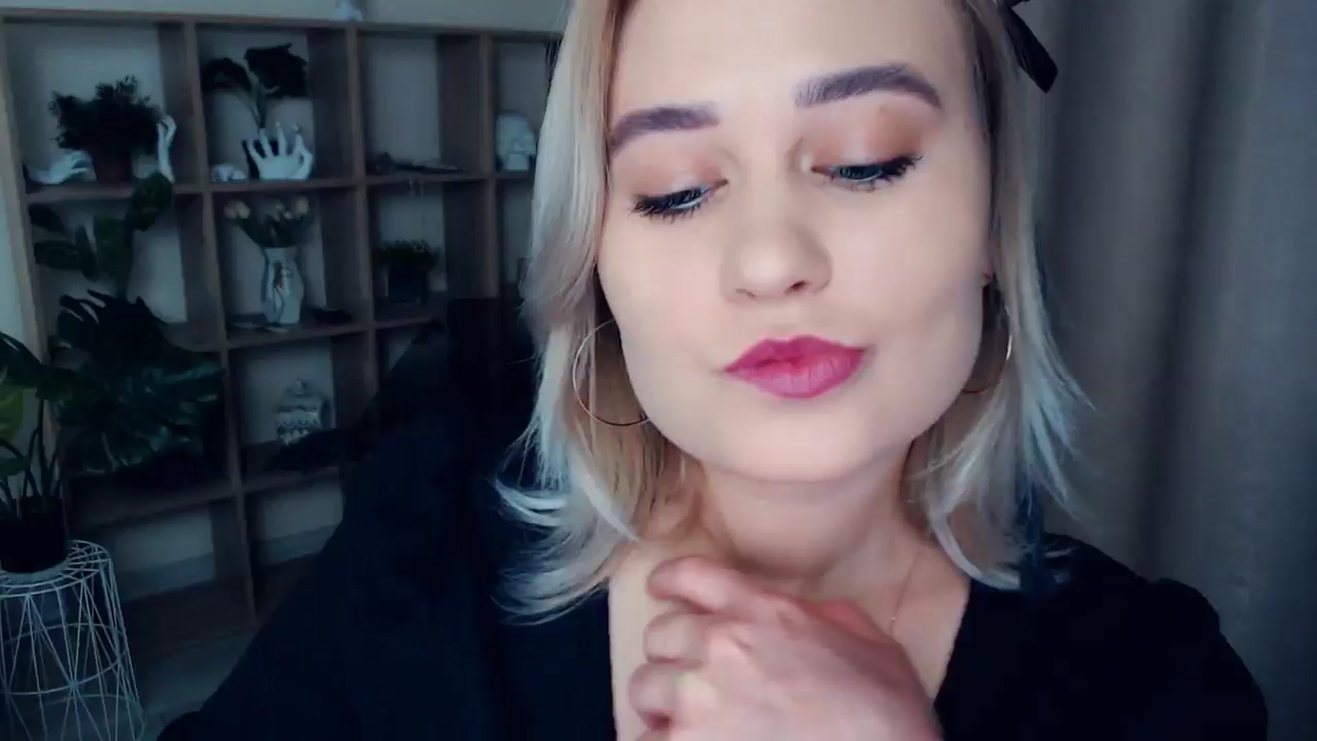 Gallery image thumbnail from Kukla_kolduna's myfreecams stream on, 12/26/2024, 15:00 image 14 of 20