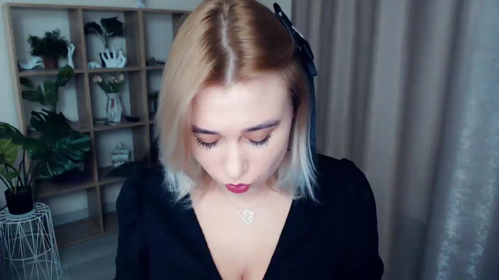 Gallery image thumbnail from Kukla_kolduna's myfreecams stream on, 12/26/2024, 15:00 image 4 of 20