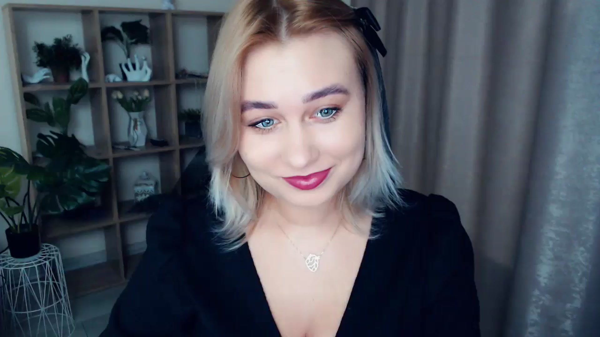 Gallery image thumbnail from Kukla_kolduna's myfreecams stream on, 12/26/2024, 15:00 image 3 of 20