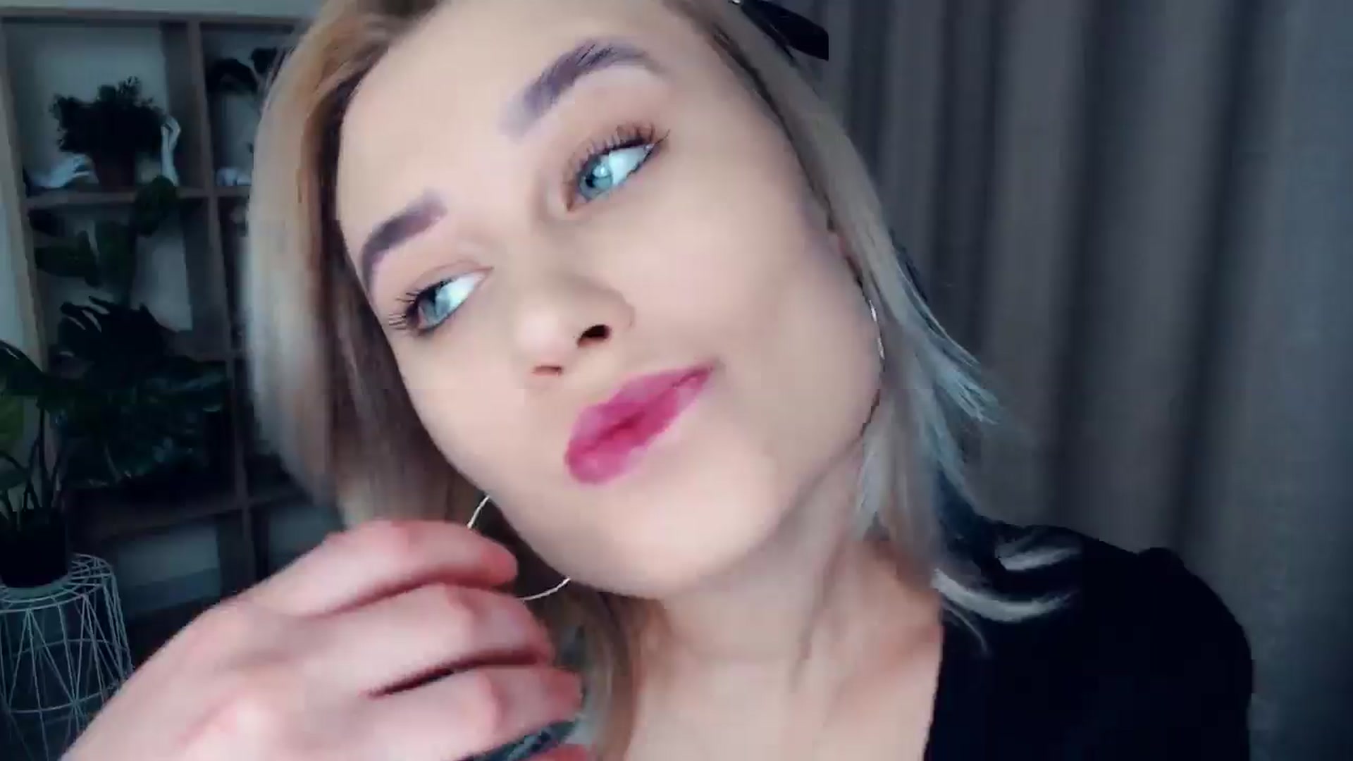 Gallery image thumbnail from Kukla_kolduna's myfreecams stream on, 12/26/2024, 15:00 image 13 of 20