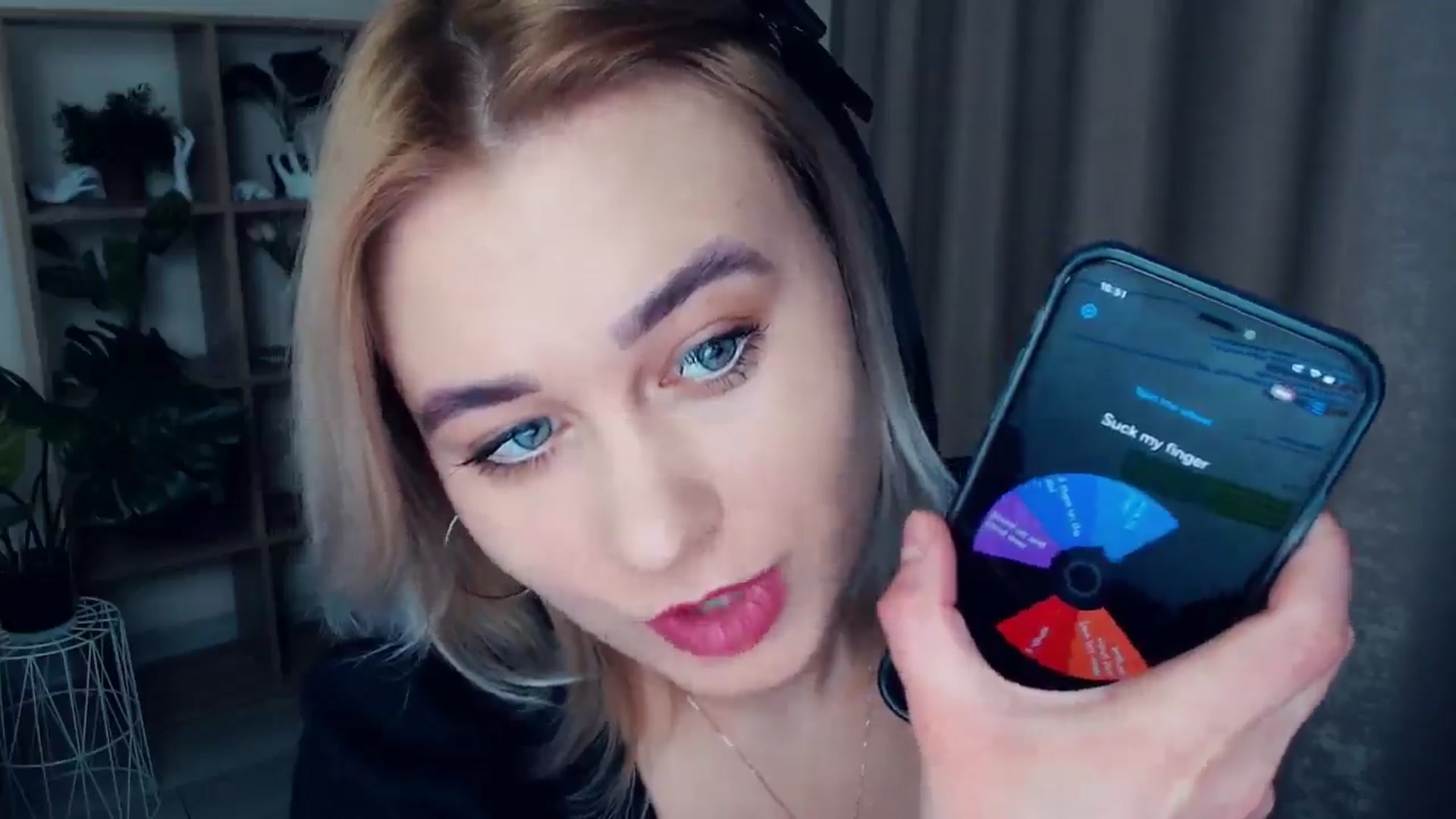 Gallery image thumbnail from Kukla_kolduna's myfreecams stream on, 12/26/2024, 15:00 image 17 of 20