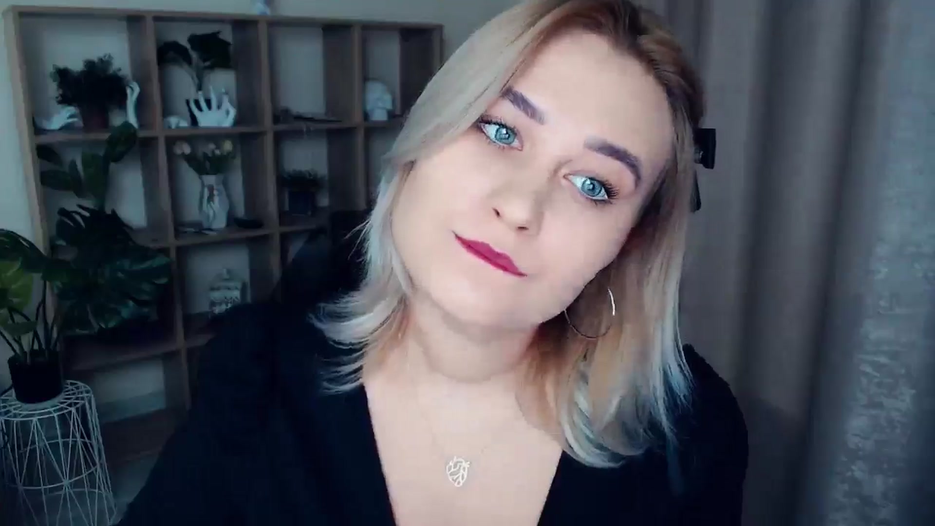 Gallery image thumbnail from Kukla_kolduna's myfreecams stream on, 12/26/2024, 15:00 image 10 of 20