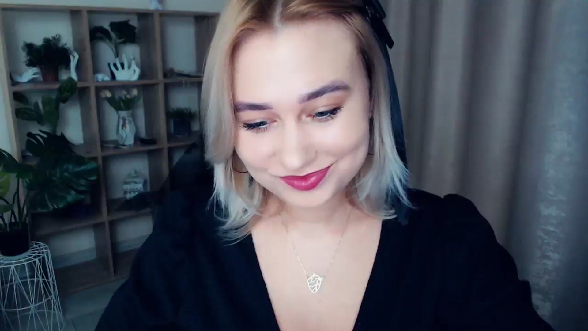 Gallery image thumbnail from Kukla_kolduna's myfreecams stream on, 12/26/2024, 15:00 image 16 of 20