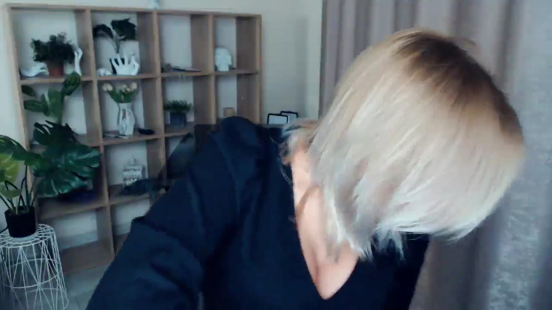 Gallery image thumbnail from Kukla_kolduna's myfreecams stream on, 12/26/2024, 15:00 image 12 of 20