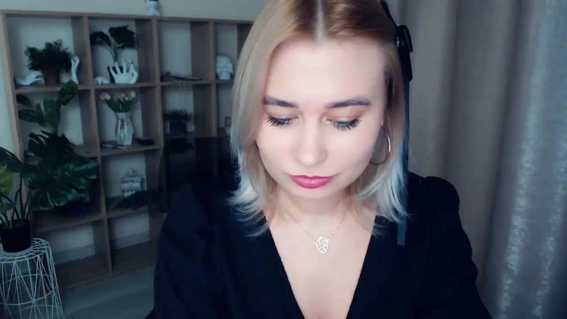 Gallery image thumbnail from Kukla_kolduna's myfreecams stream on, 12/26/2024, 17:44 image 10 of 20